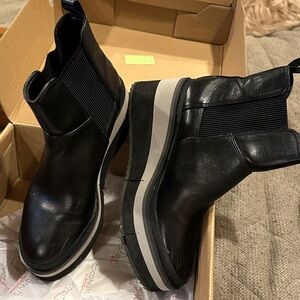 Coconuts by Matisse Black and Gray Ankle Booties